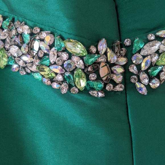 Emerald Green evening gown or grad dress - Picture 4 of 8